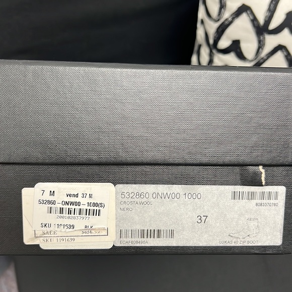 Saint Laurent black Lukas 40 side zip Chelsea Boots Sz 37 New - Picture 13 of 14